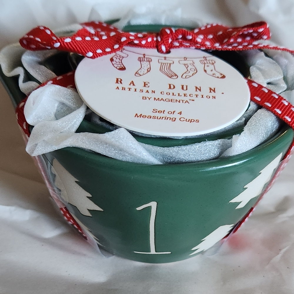 NWT Rae Dunn Green Christmas Tree measuring cups
